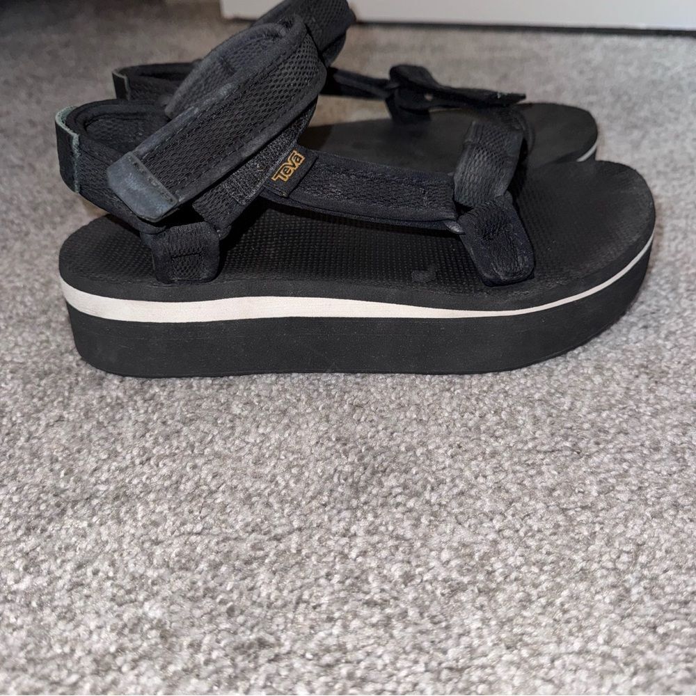 Teva platform sandals size 9